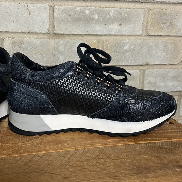 M. Gemi Textured Sneaker - Picture 6 of 8